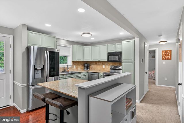 825 DARBY LN, Lancaster, PA 17601