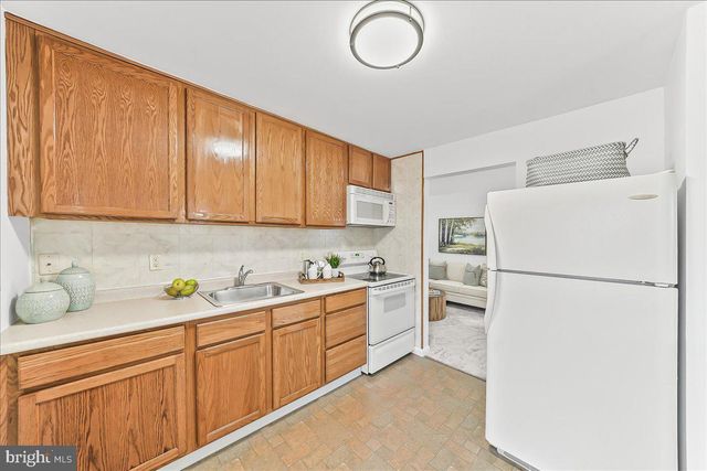 929 CRYSTLE RD, Aston, PA 19014