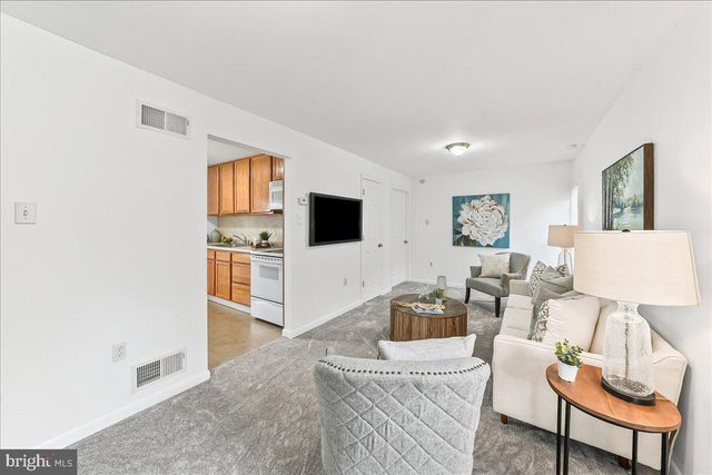 929 CRYSTLE RD, Aston, PA 19014