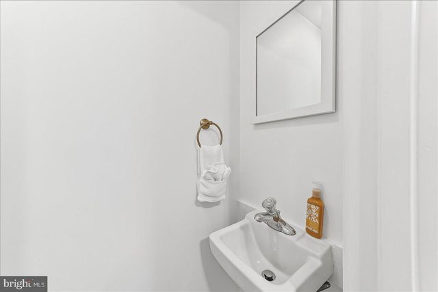 929 CRYSTLE RD, Aston, PA 19014