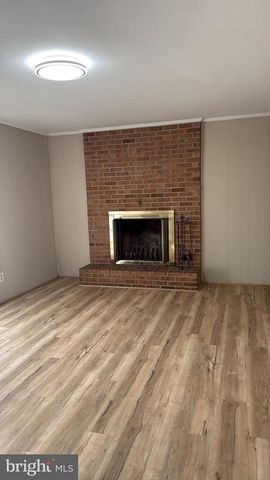 521 LAUREL AVE, Fredericksburg, VA 22408
