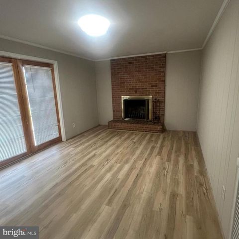 521 LAUREL AVE, Fredericksburg, VA 22408