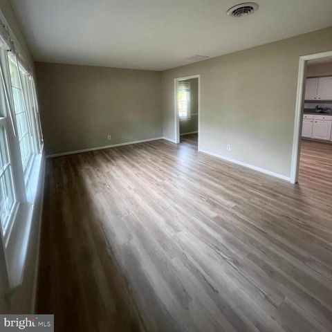 521 LAUREL AVE, Fredericksburg, VA 22408