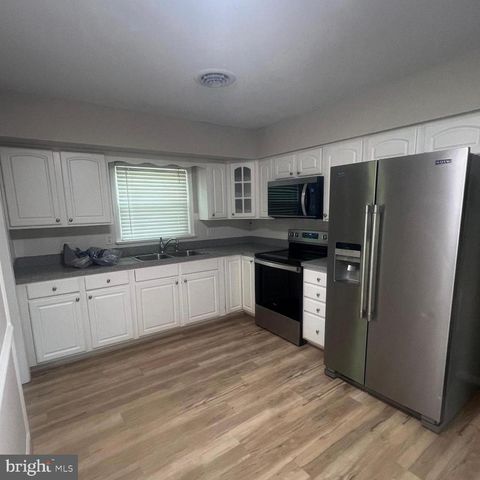 521 LAUREL AVE, Fredericksburg, VA 22408