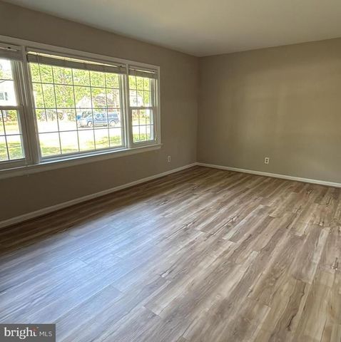 521 LAUREL AVE, Fredericksburg, VA 22408