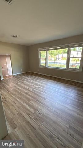 521 LAUREL AVE, Fredericksburg, VA 22408