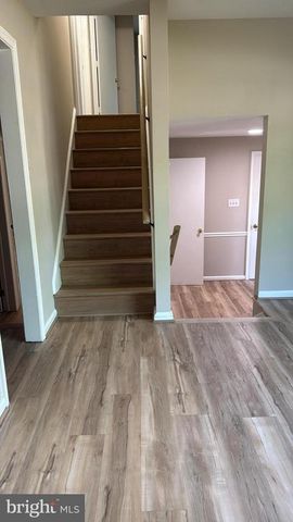 521 LAUREL AVE, Fredericksburg, VA 22408