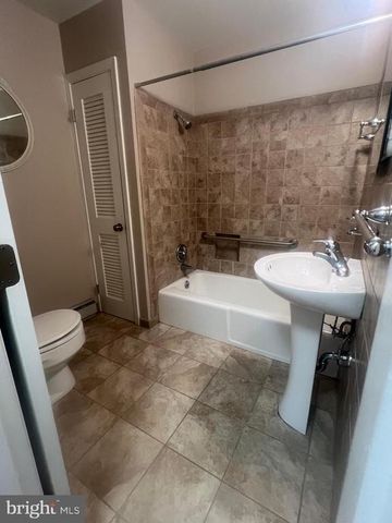 521 LAUREL AVE, Fredericksburg, VA 22408