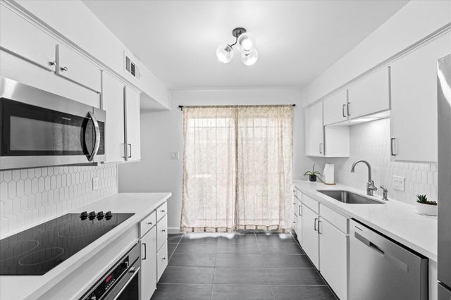 6697 De Moss Drive 697, Houston, TX 77074