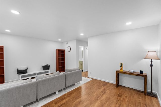 6697 De Moss Drive 697, Houston, TX 77074