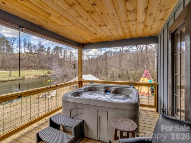 522 N River Road, Sylva, NC 28779