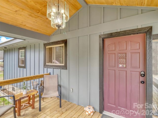 522 N River Road, Sylva, NC 28779