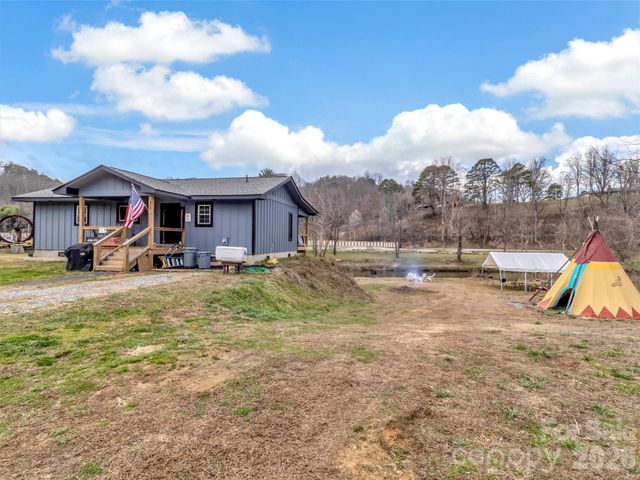 522 N River Road, Sylva, NC 28779