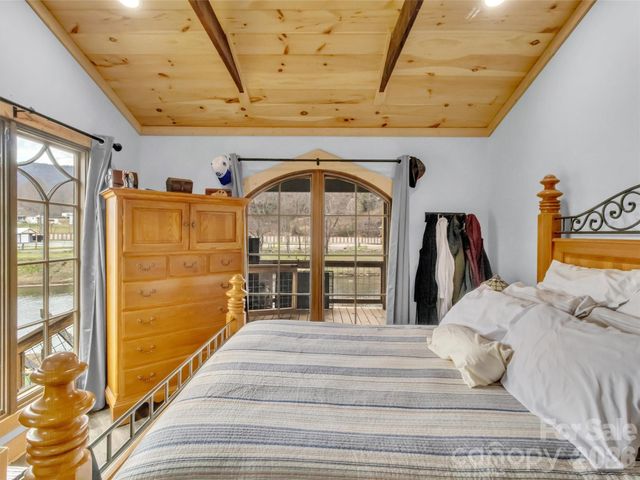 522 N River Road, Sylva, NC 28779