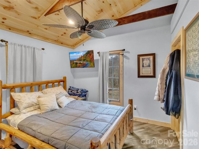 522 N River Road, Sylva, NC 28779