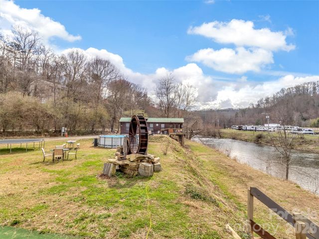 522 N River Road, Sylva, NC 28779