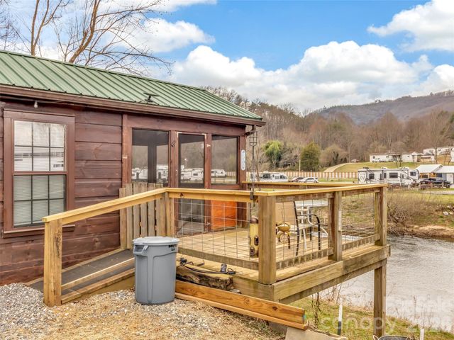 522 N River Road, Sylva, NC 28779