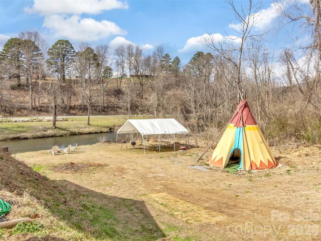 522 N River Road, Sylva, NC 28779