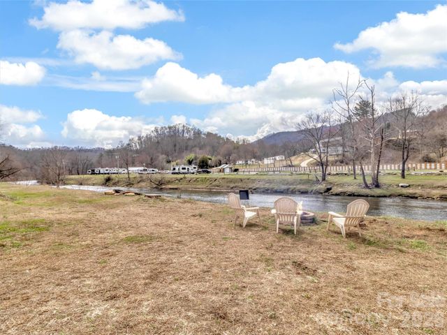 522 N River Road, Sylva, NC 28779