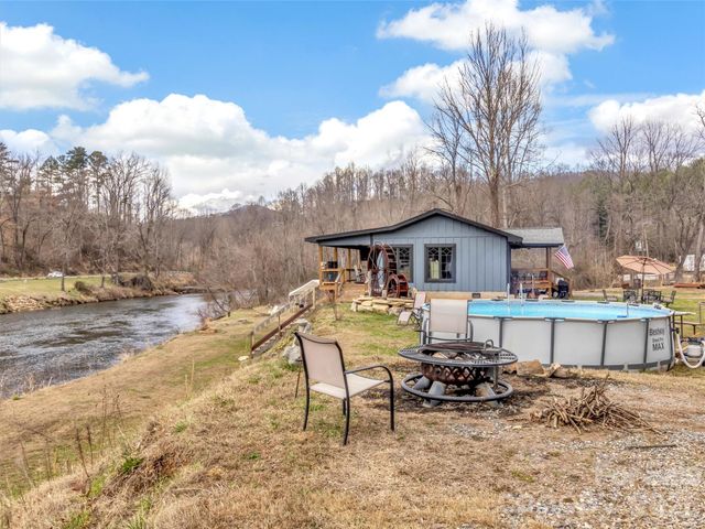 522 N River Road, Sylva, NC 28779