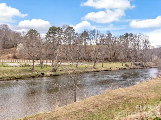 522 N River Road, Sylva, NC 28779