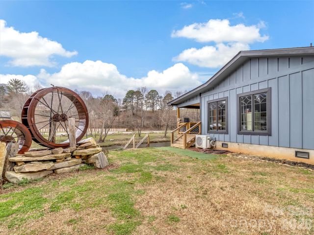 522 N River Road, Sylva, NC 28779