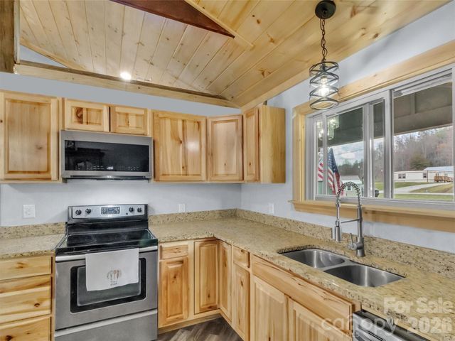 522 N River Road, Sylva, NC 28779