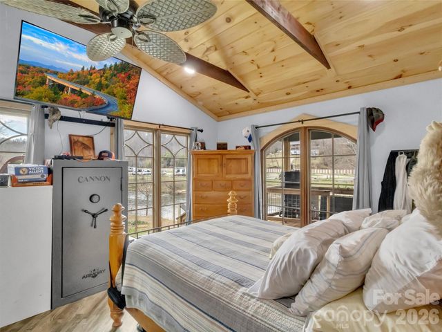 522 N River Road, Sylva, NC 28779
