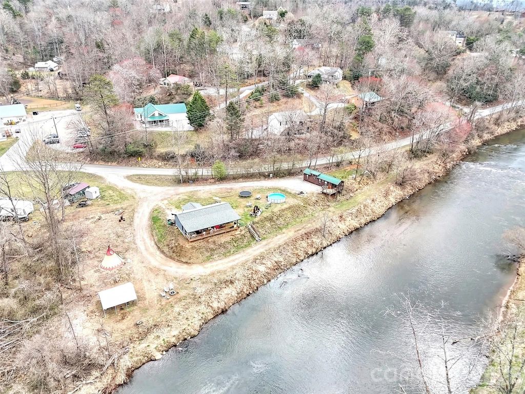 522 N River Road, Sylva, NC 28779