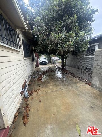 1183 W 37th Drive, Los Angeles, CA 90007