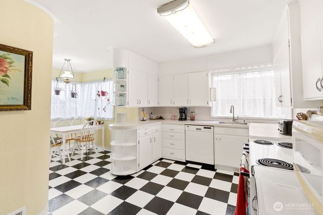 704 Essex Avenue, Aberdeen, WA 98520