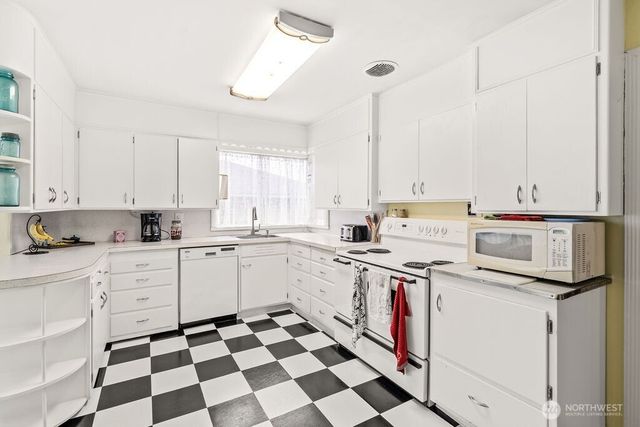 704 Essex Avenue, Aberdeen, WA 98520