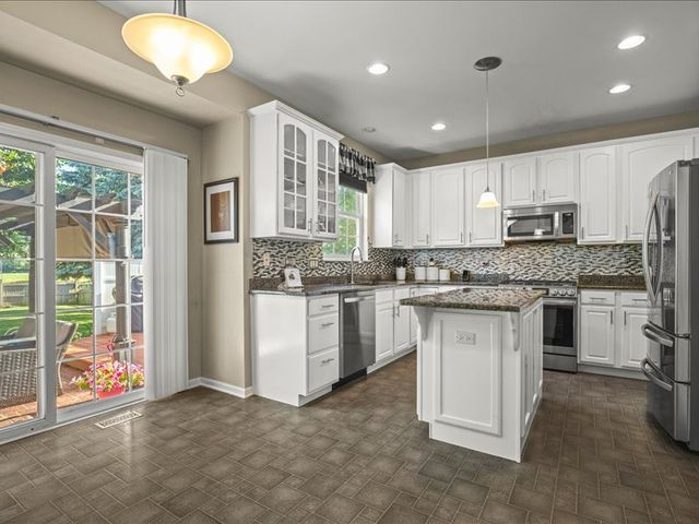 10695 Yellowstone Drive, Huntley, IL 60142