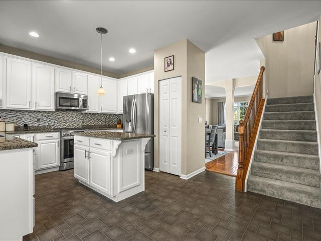 10695 Yellowstone Drive, Huntley, IL 60142