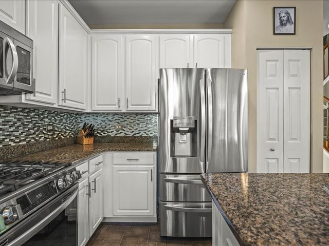 10695 Yellowstone Drive, Huntley, IL 60142