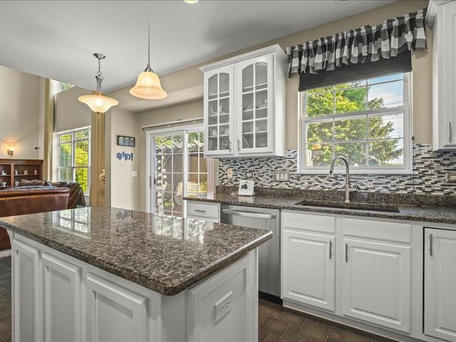 10695 Yellowstone Drive, Huntley, IL 60142