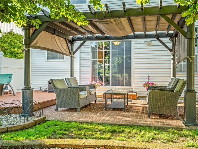10695 Yellowstone Drive, Huntley, IL 60142