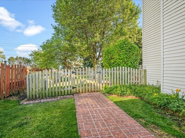 10695 Yellowstone Drive, Huntley, IL 60142