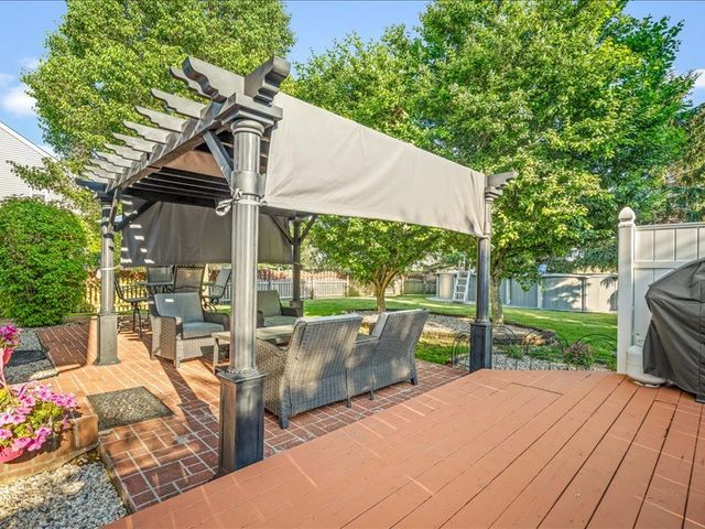10695 Yellowstone Drive, Huntley, IL 60142