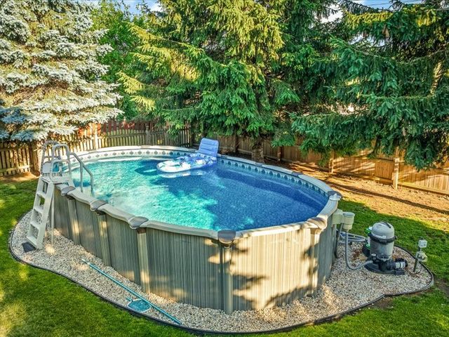 10695 Yellowstone Drive, Huntley, IL 60142
