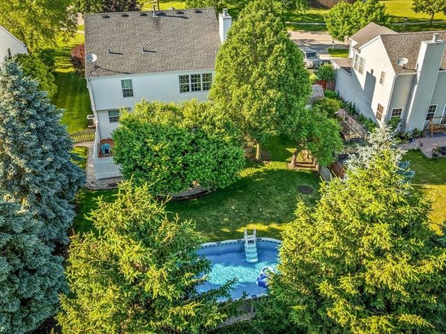 10695 Yellowstone Drive, Huntley, IL 60142