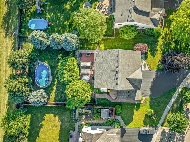 10695 Yellowstone Drive, Huntley, IL 60142