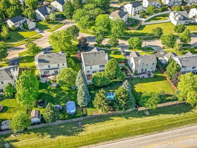 10695 Yellowstone Drive, Huntley, IL 60142