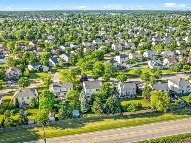10695 Yellowstone Drive, Huntley, IL 60142