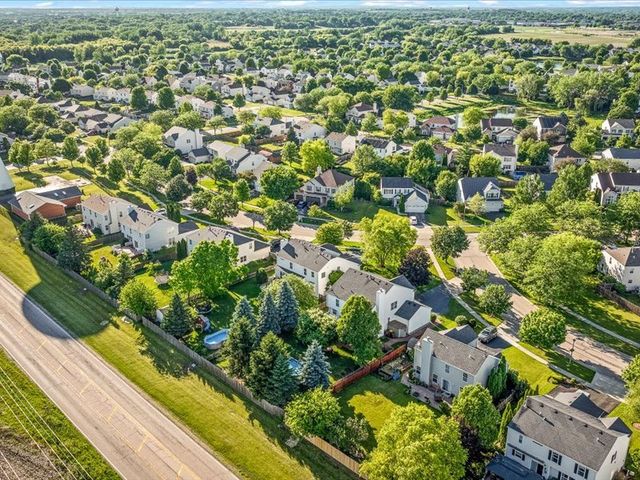10695 Yellowstone Drive, Huntley, IL 60142