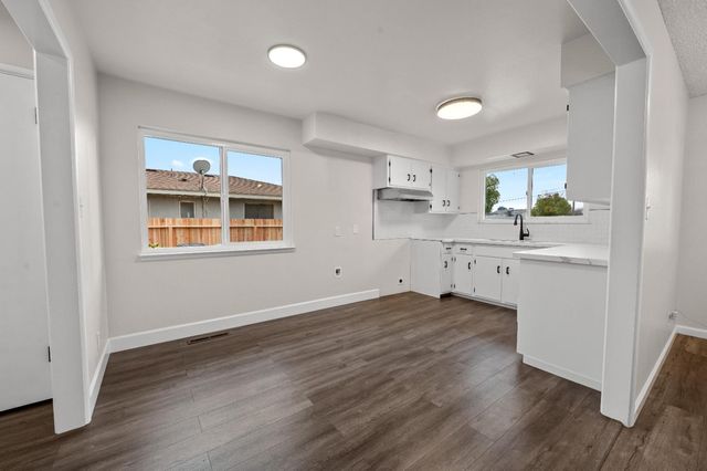 2834 N Hughes Avenue, Fresno, CA 93705