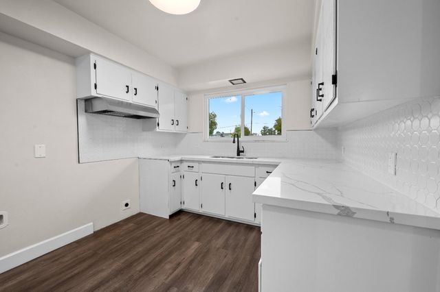 2834 N Hughes Avenue, Fresno, CA 93705