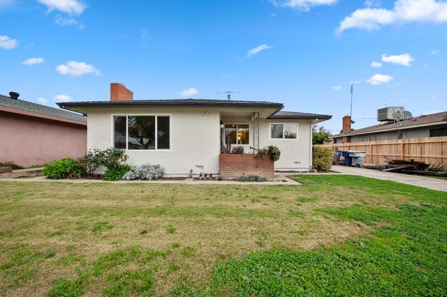 2834 N Hughes Avenue, Fresno, CA 93705