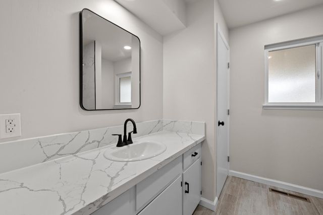 2834 N Hughes Avenue, Fresno, CA 93705