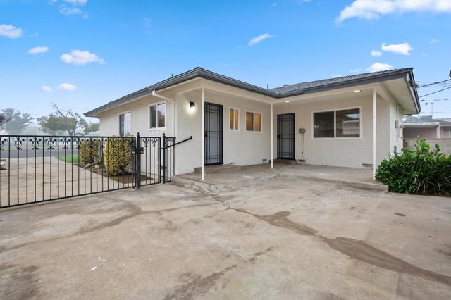 2834 N Hughes Avenue, Fresno, CA 93705
